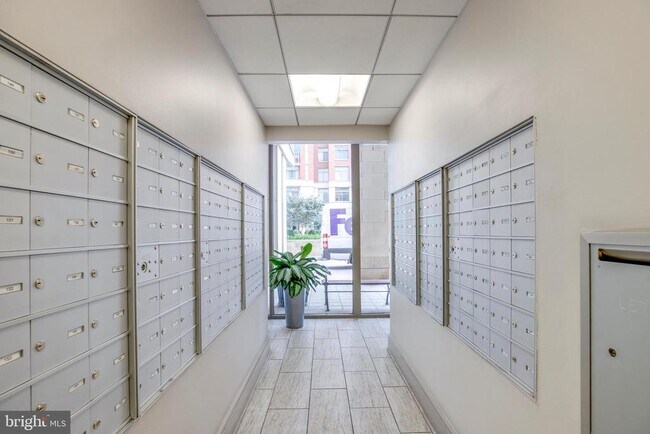 Building Photo - 3600 S Glebe Rd