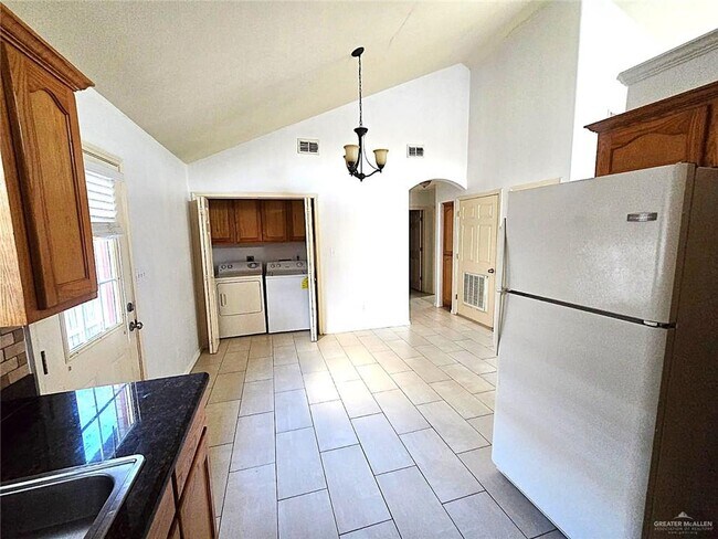 Building Photo - 17 West Dr