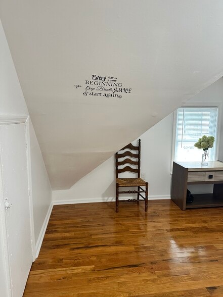 Building Photo - 153 S Grove St