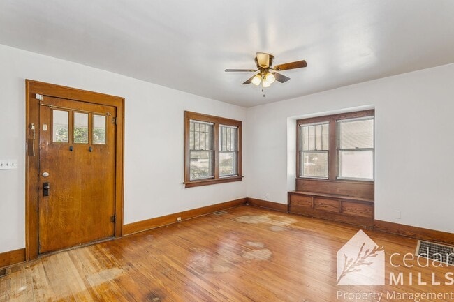 Building Photo - 130 S Charles St