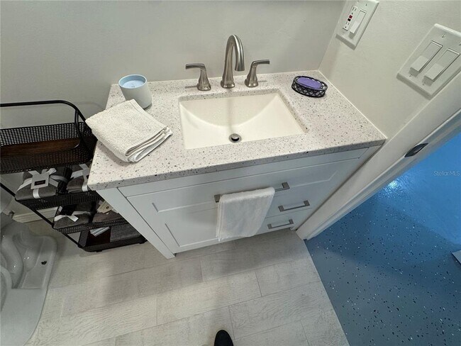 Building Photo - 5720 13th Ave N