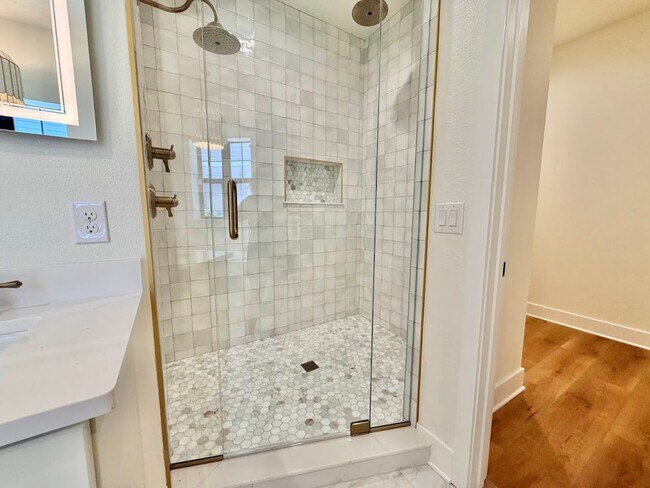 Building Photo - Brand New Custom 5/3.5 Home Steps from Downtown Winter Garden!