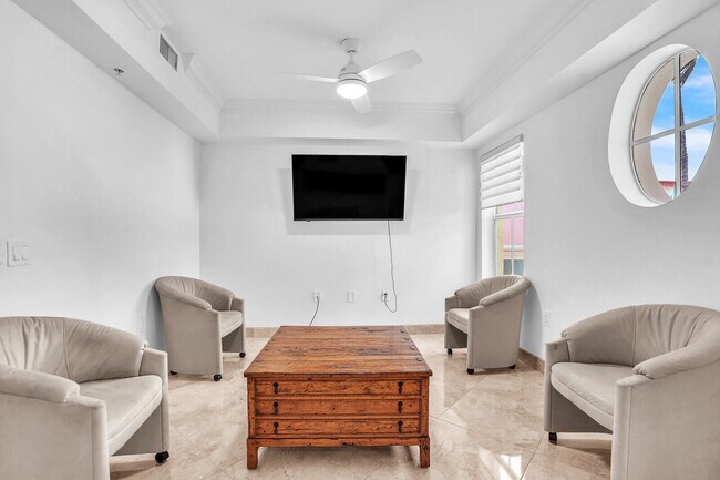 Building Photo - 2051 SE 3rd St