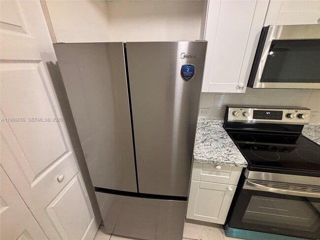 Building Photo - 655 SW 111th Way