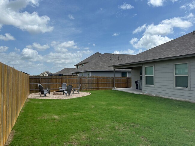Building Photo - $200 Off First Months Rent