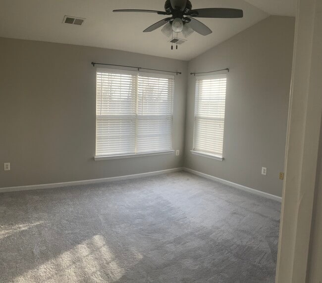 Building Photo - 35931 Clover Terrace