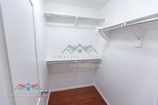 Building Photo - 110 Cholla St