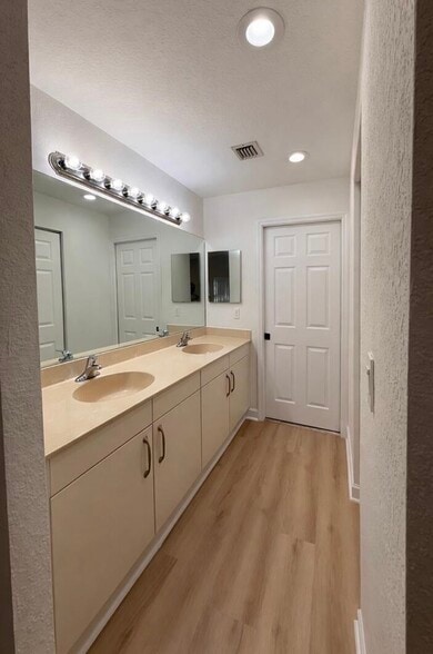 Building Photo - 5122 NW 30th Ln