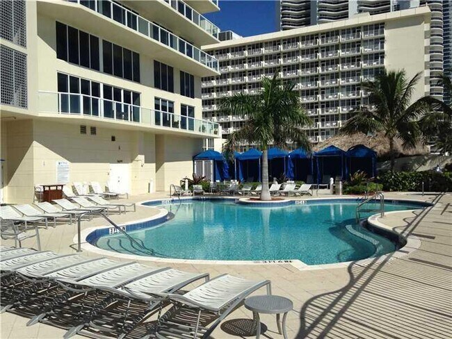 Building Photo - 16699 Collins Ave