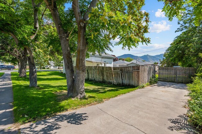 Building Photo - The One Spanish Fork Rental You Don't Want to Miss"