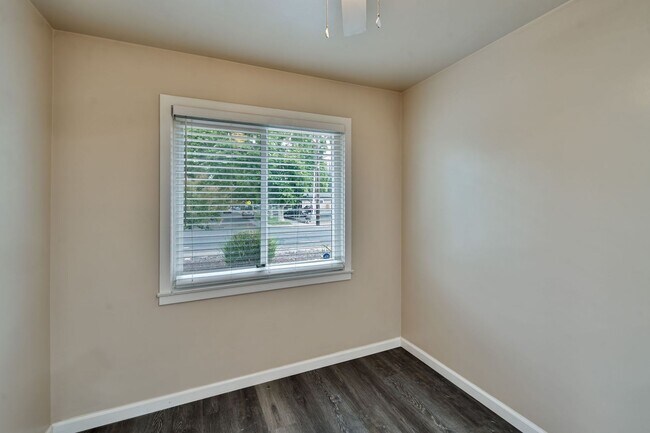 Building Photo - 5400-5402 Folsom Blvd