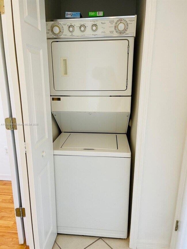 Building Photo - 3500 Coral Wy
