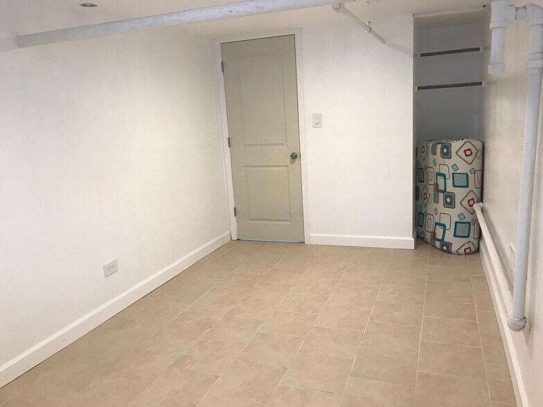 Building Photo - 6644 N Campbell Ave