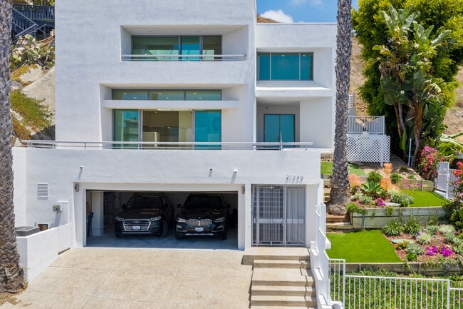 Building Photo - 21349 Rambla Vis