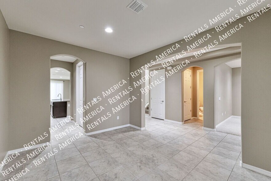 Building Photo - 11042 E Lone Pine Pl