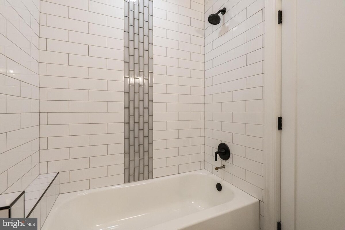 Building Photo - 113 Madison St NW