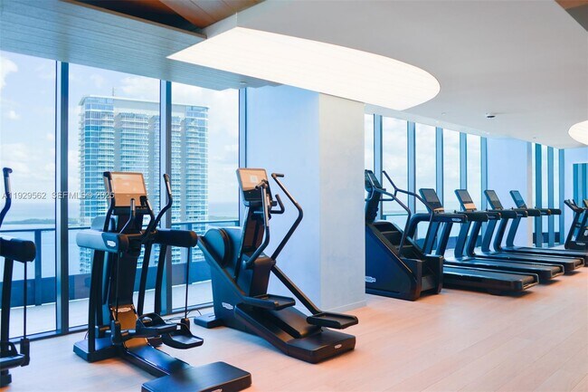 Building Photo - 1000 Brickell Plaza