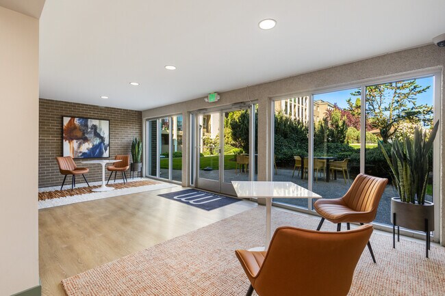 Downstairs Lounge with Courtyard View - The Galleria