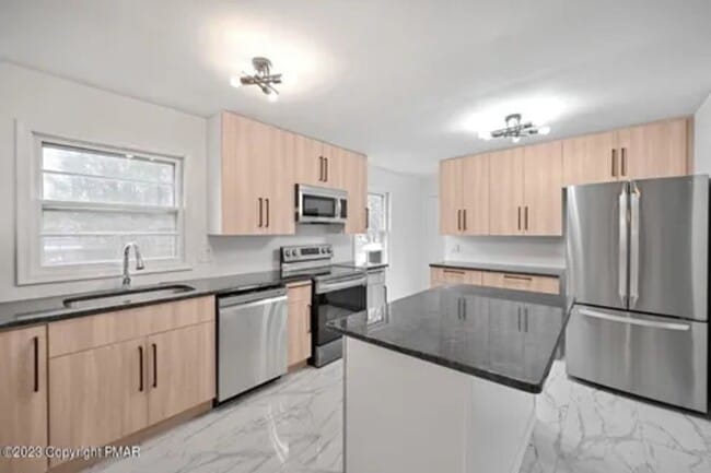 Building Photo - 125 Alwen Ave