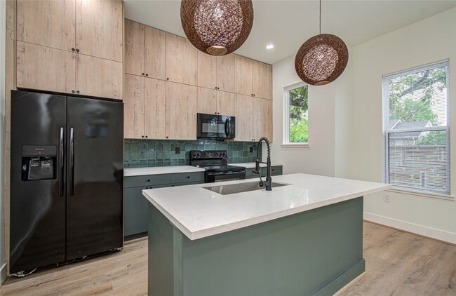 Building Photo - 4603 Edison St