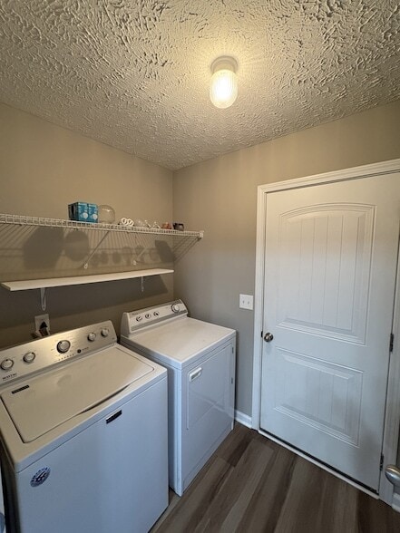 Building Photo - 1009 Halverson Dr
