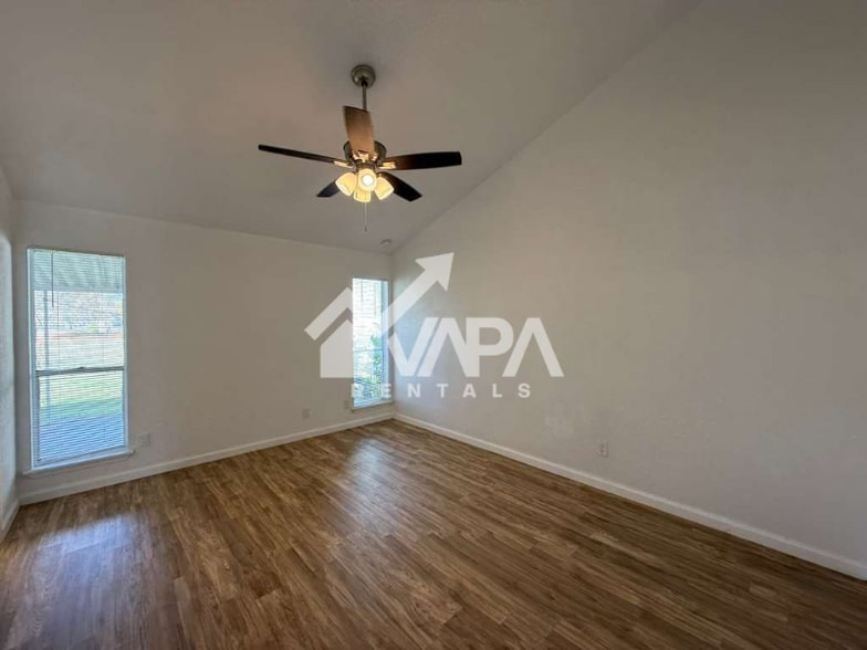 Building Photo - 5019 Starfire St