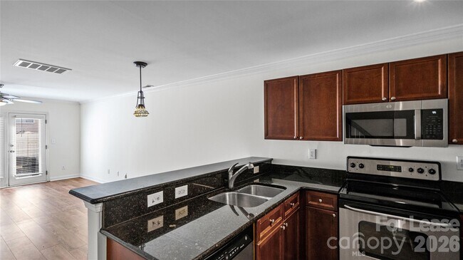 Building Photo - 1224 Green Oaks Ln