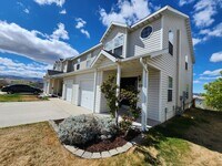 Building Photo - Stunning 3 bdrm 1.5 bath townhome! Wine & Dine on your enormous deck featuring city views!