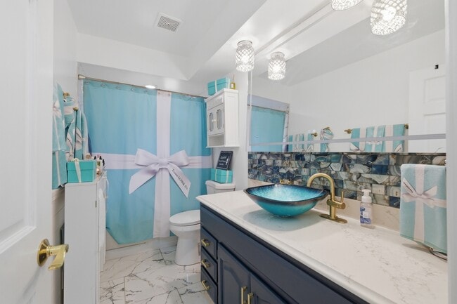 Building Photo - 9728 S Tripp Ave