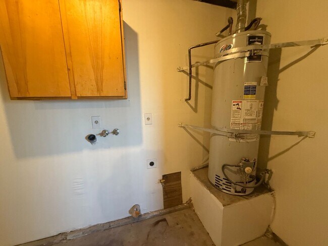 Building Photo - Hesperia Duplex-Spacious 2 Bedrooms, 1 Bat...