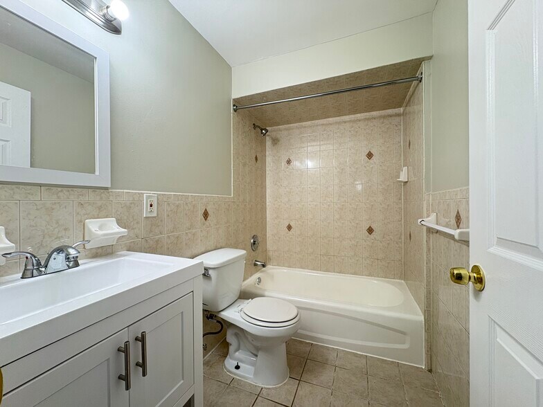 Building Photo - 961 Bergen St
