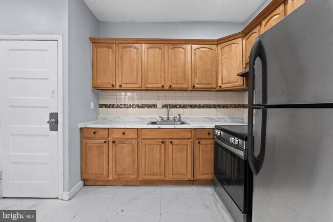 Building Photo - 819 S 56th St