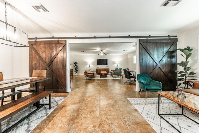 Building Photo - 11 10th Ave N