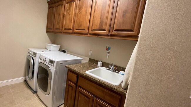 Laundry room - 297 Drummond Dr