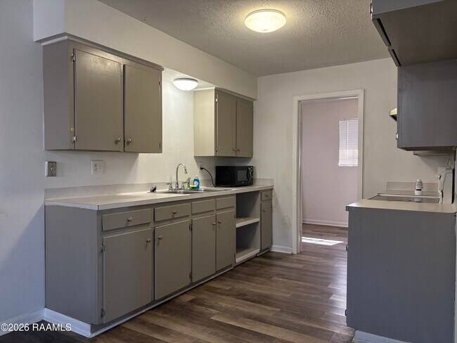 Building Photo - 205 Brookwood Cir