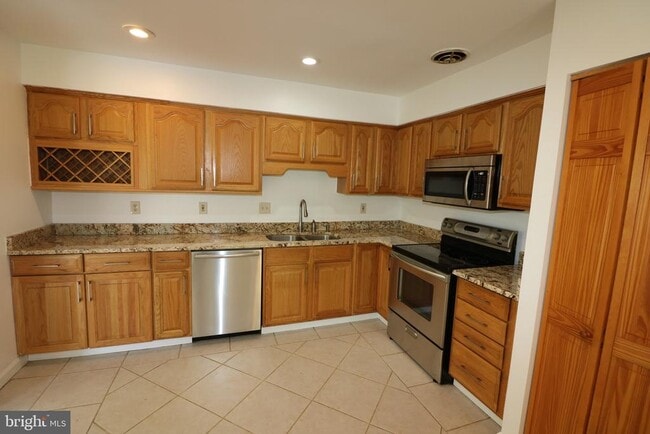 Building Photo - 20404 Shadow Oak Ct