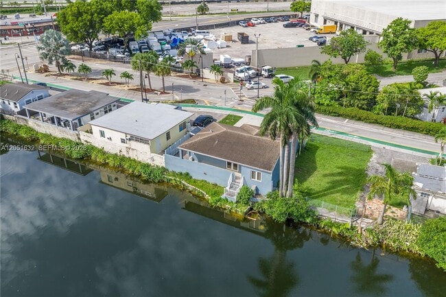 Building Photo - 7515 NW South River Dr