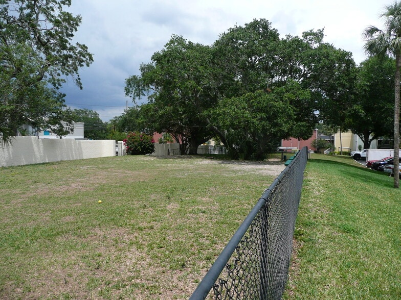 Dog Park - 2424 W Tampa Bay Blvd