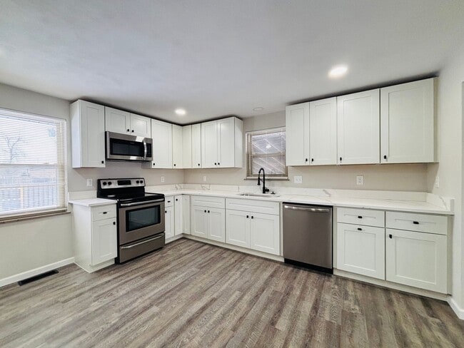 Building Photo - Remodeled 3 bedroom home- available now!