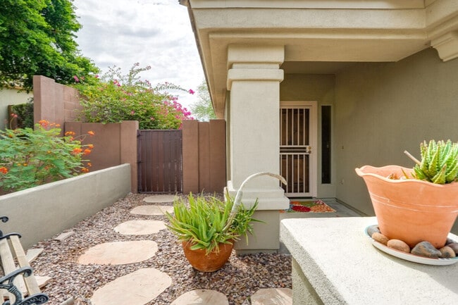 Building Photo - 2501 W Myopia Ct