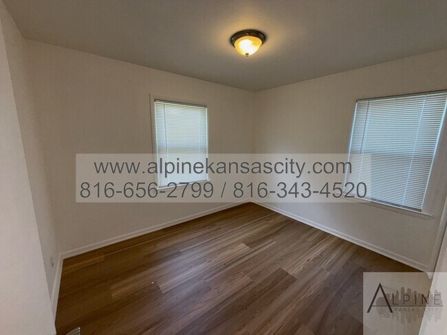 Building Photo - Cozy Updated Home