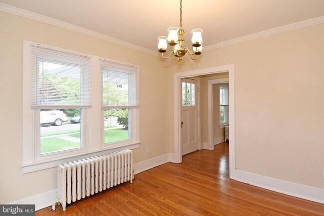 Building Photo - 930 N Danville St