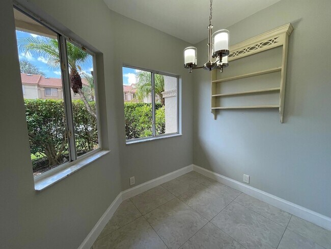 Building Photo - 6817 Via Regina