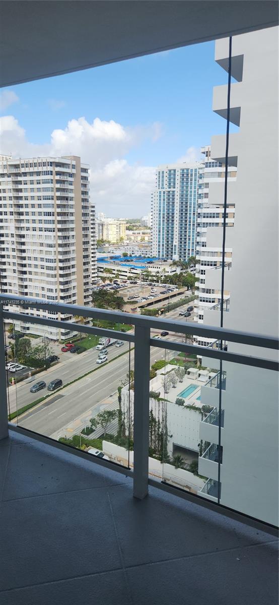 Building Photo - 2030 S Ocean Dr