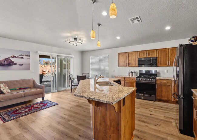 Building Photo - Your Perfect Hurricane Getaway Awaits!