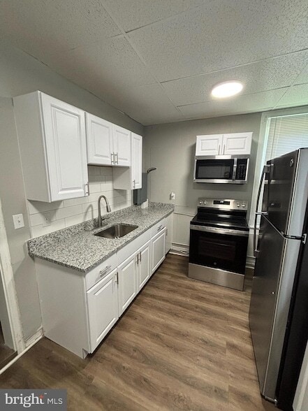 Building Photo - 703 Travers St