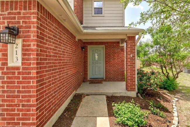 Building Photo - 213 Woodley Rd