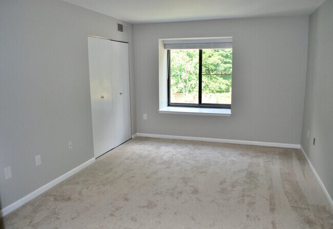 Building Photo - 9707 Kings Crown Ct
