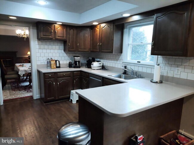 Building Photo - 6643 Madison McLean Dr