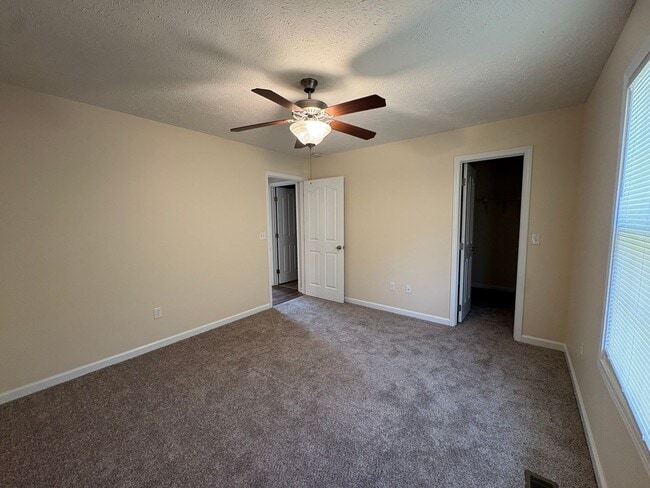 Building Photo - Charming 3 Bedroom Home with Large Yard